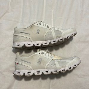 Womens On Cloud running shoes